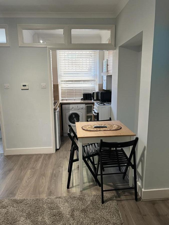Complete One Bedroom Flat In Chiswick London, Fully Furnished Eksteriør bilde
