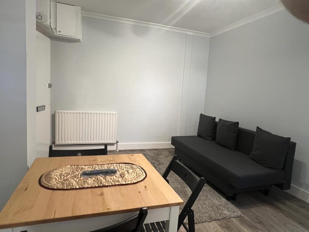 Complete One Bedroom Flat In Chiswick London, Fully Furnished Eksteriør bilde